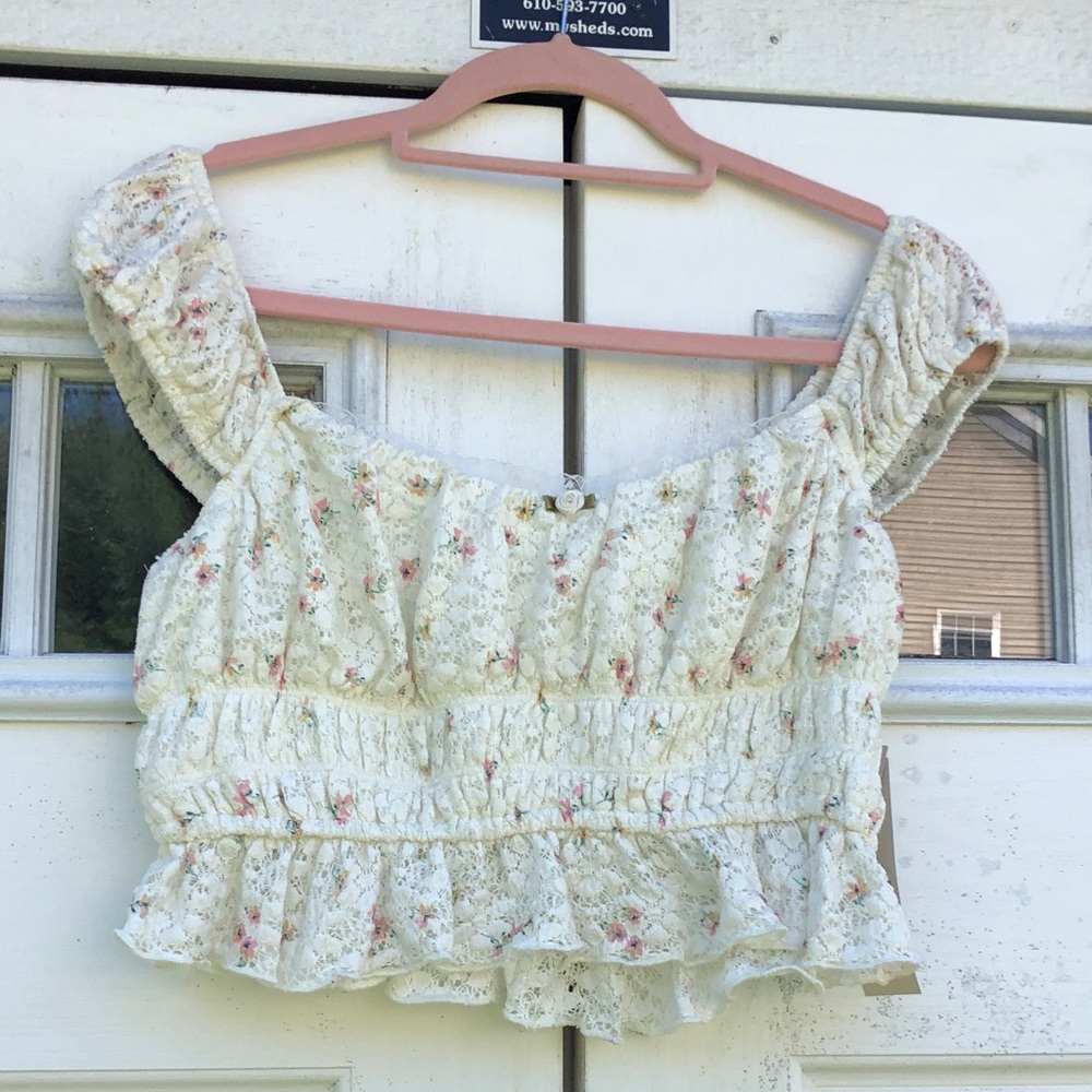 NWT Cropped Top with Ruching Fully Lined Cream-Pink Flowers Size Small